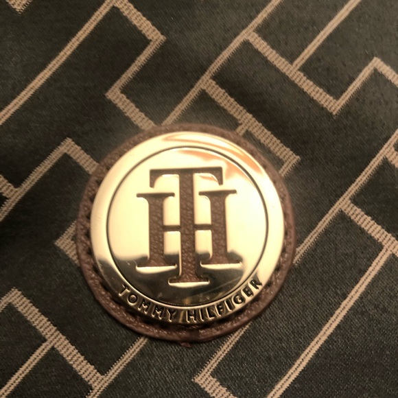 Like Brand New Tommy Hilfiger shoulder/satchel bag. - Picture 3 of 11